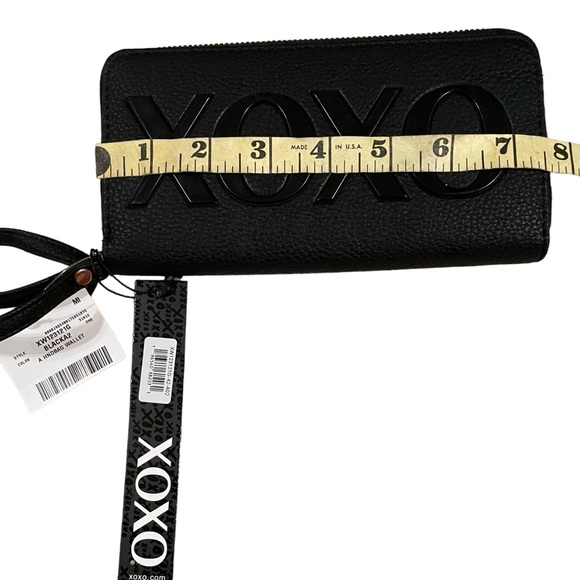 NWT XOXO Wallet Black Pebbled Faux Leather Zip Around Coin and Card Holders - Picture 3 of 5